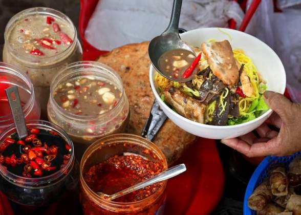 khám phá ẩm thực Huế