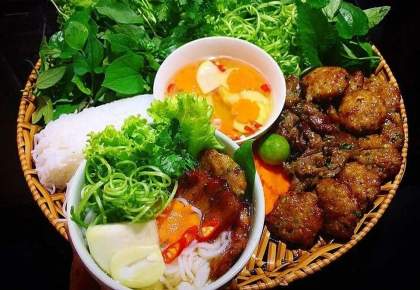 What to Eat at Ba Na Hills & Can You Bring Food?